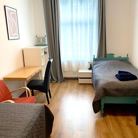 2 Rooms, Free Parking, 25 Min To Duesseldorf, 150 Mbps Wlan Duisburg Eksteriør bilde