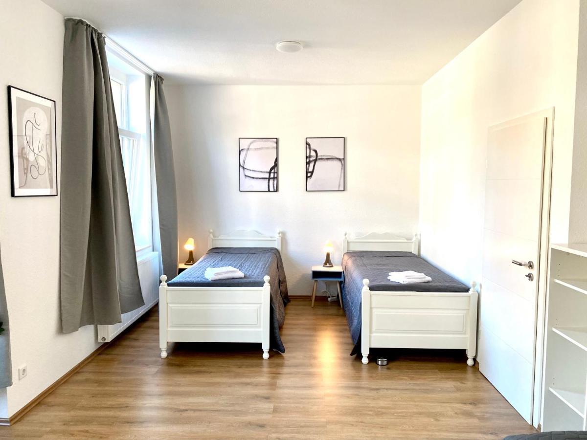 2 Rooms, Free Parking, 25 Min To Duesseldorf, 150 Mbps Wlan Duisburg Eksteriør bilde
