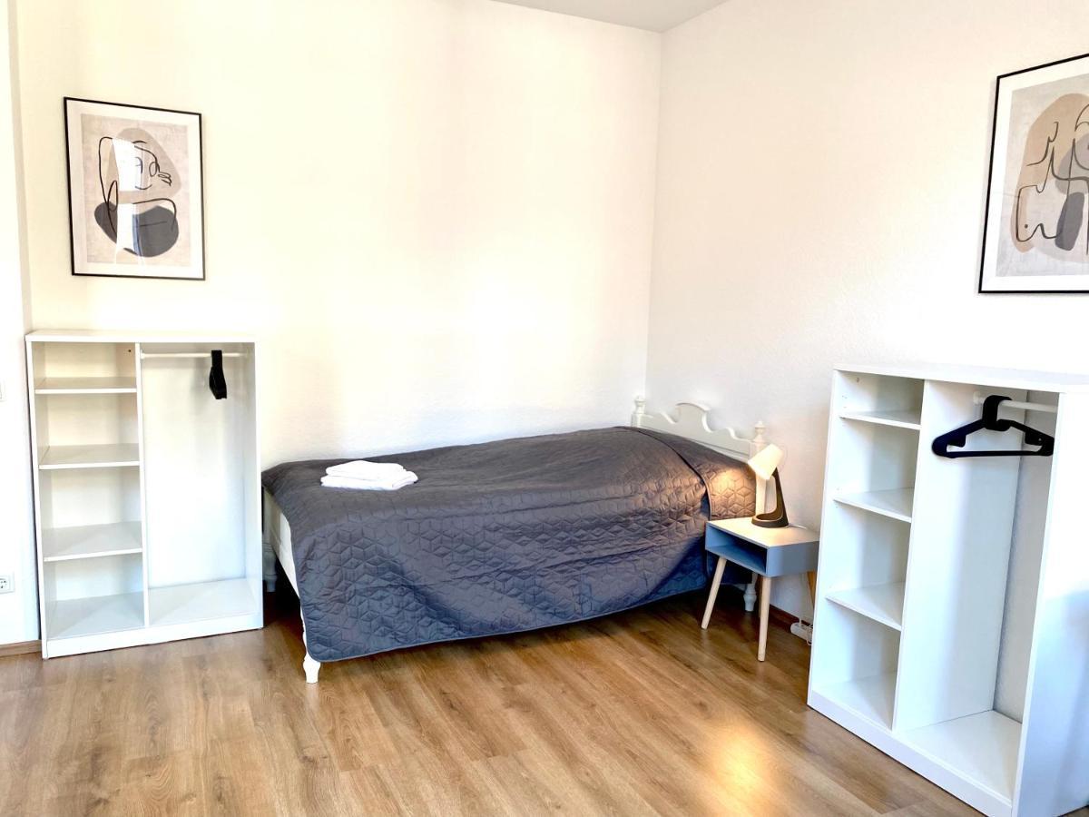 2 Rooms, Free Parking, 25 Min To Duesseldorf, 150 Mbps Wlan Duisburg Eksteriør bilde