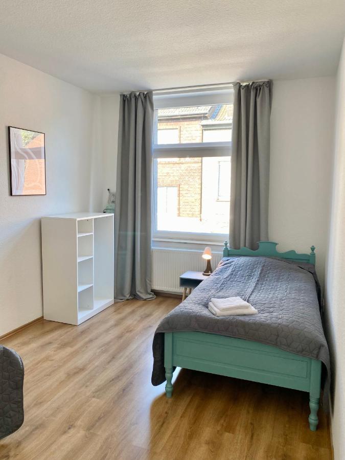 2 Rooms, Free Parking, 25 Min To Duesseldorf, 150 Mbps Wlan Duisburg Eksteriør bilde