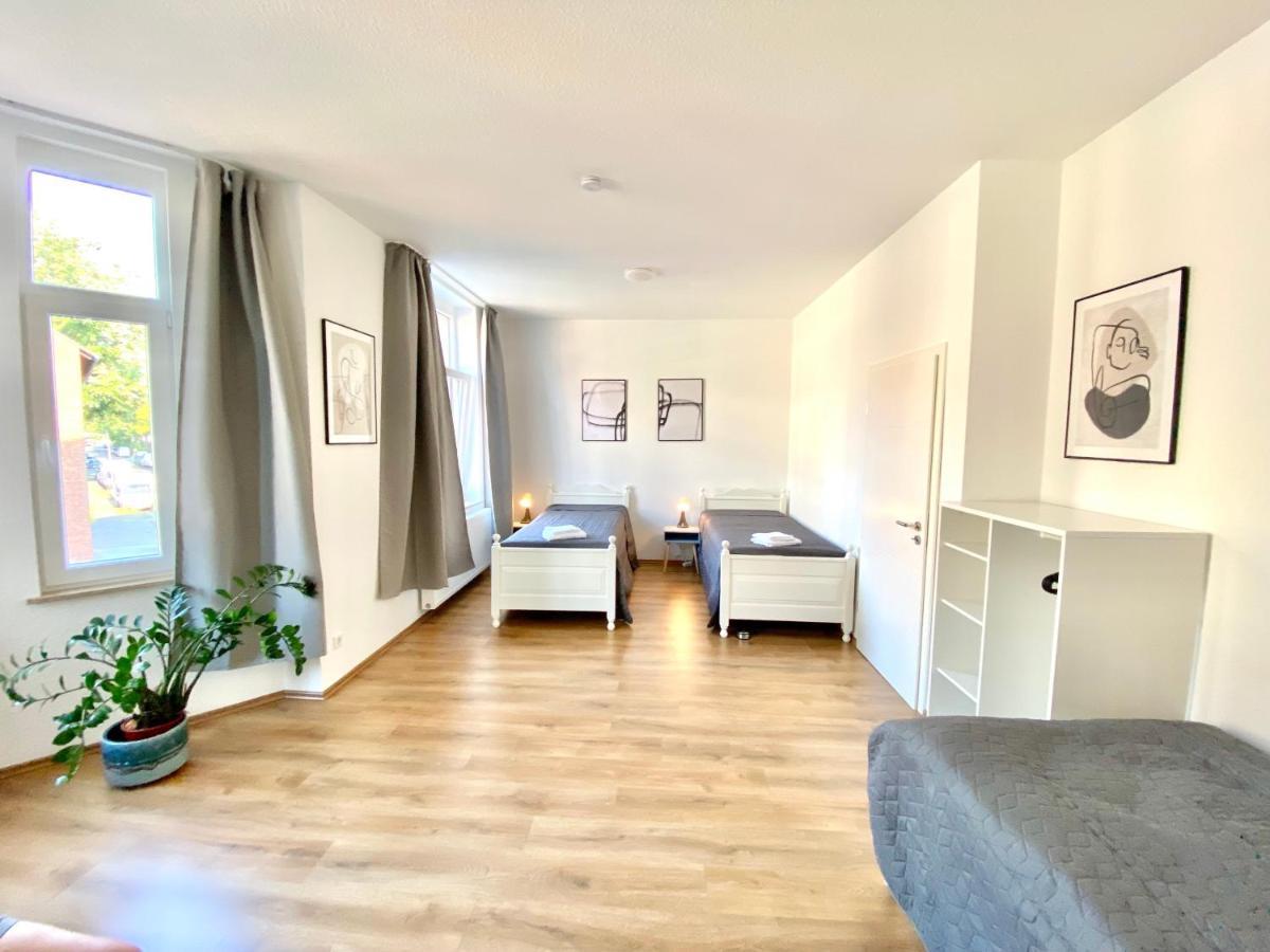 2 Rooms, Free Parking, 25 Min To Duesseldorf, 150 Mbps Wlan Duisburg Eksteriør bilde