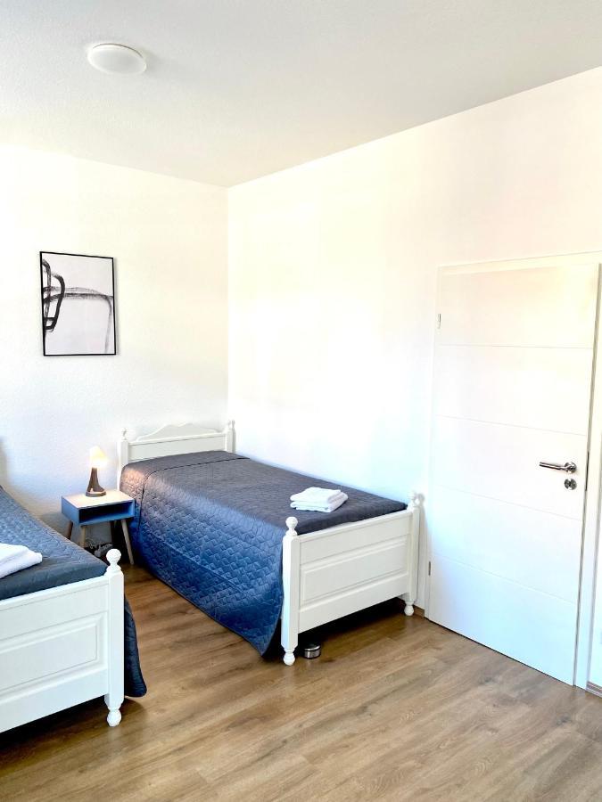 2 Rooms, Free Parking, 25 Min To Duesseldorf, 150 Mbps Wlan Duisburg Eksteriør bilde
