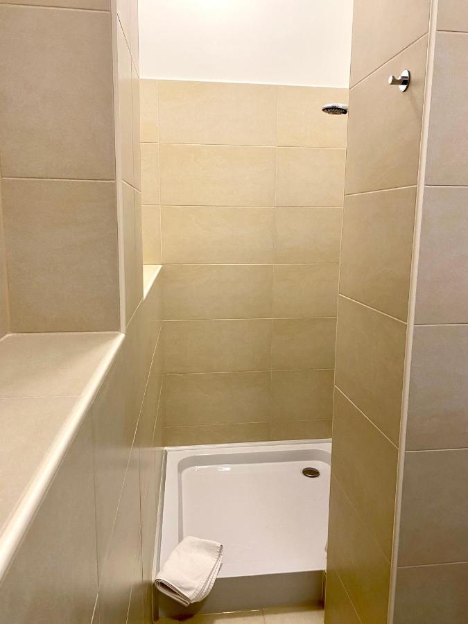 2 Rooms, Free Parking, 25 Min To Duesseldorf, 150 Mbps Wlan Duisburg Eksteriør bilde