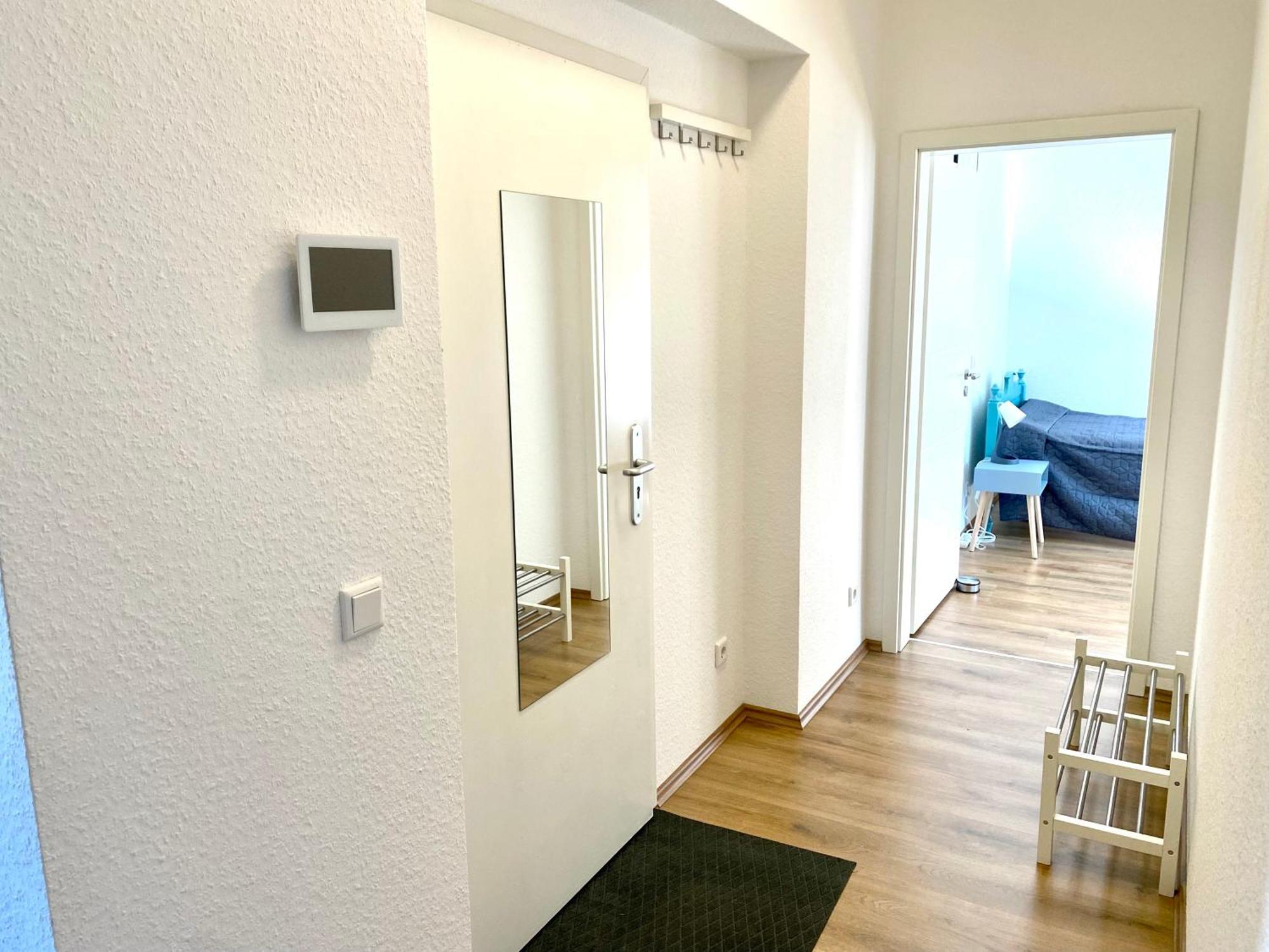 2 Rooms, Free Parking, 25 Min To Duesseldorf, 150 Mbps Wlan Duisburg Eksteriør bilde