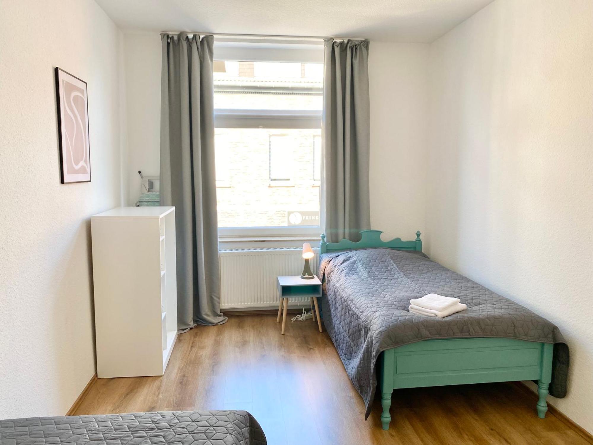 2 Rooms, Free Parking, 25 Min To Duesseldorf, 150 Mbps Wlan Duisburg Eksteriør bilde