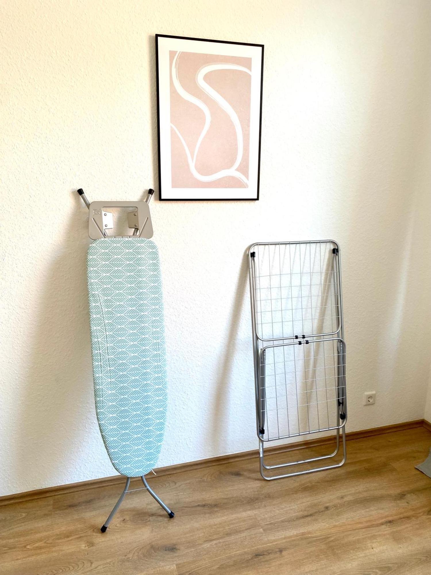 2 Rooms, Free Parking, 25 Min To Duesseldorf, 150 Mbps Wlan Duisburg Eksteriør bilde