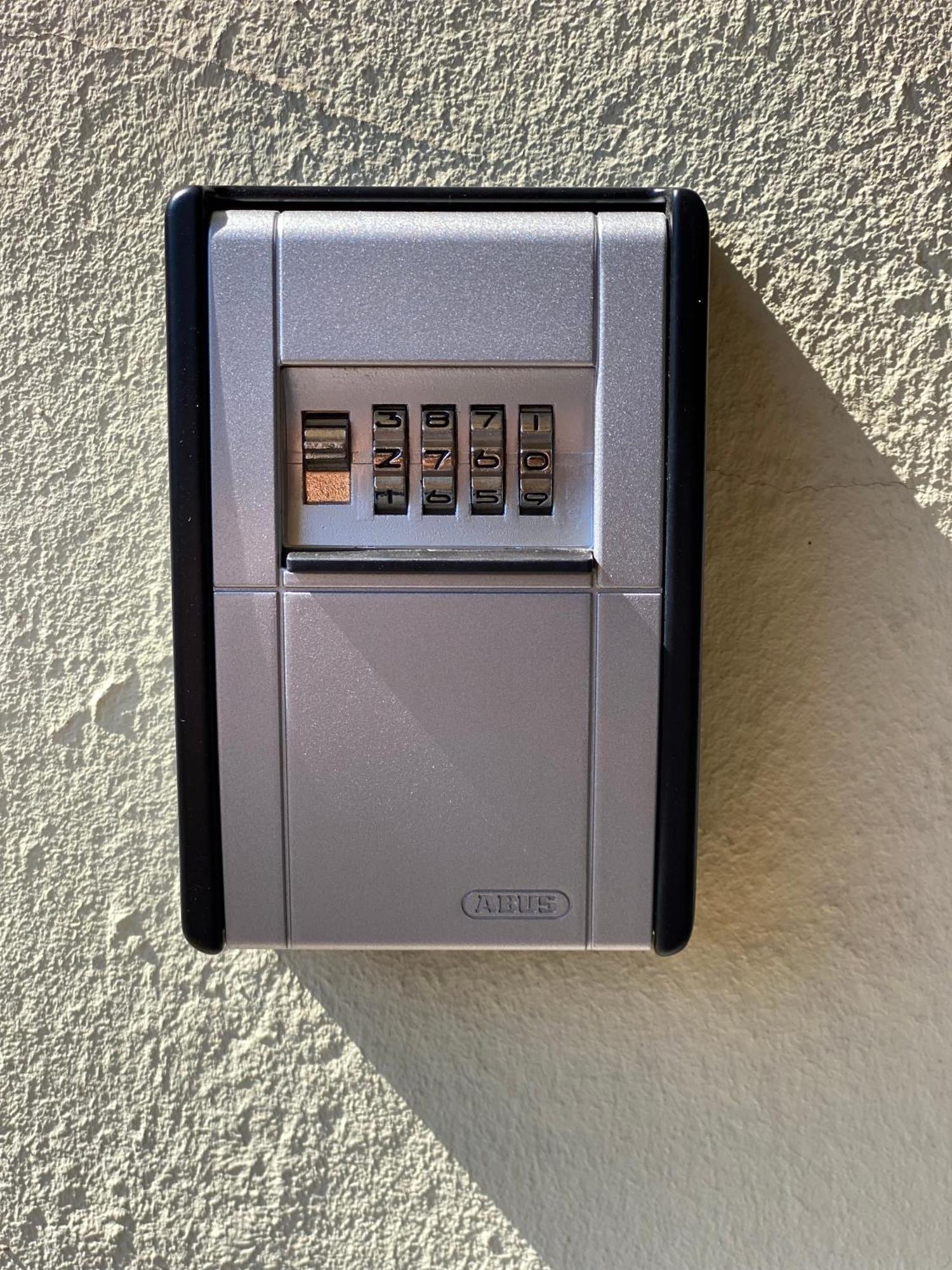 2 Rooms, Free Parking, 25 Min To Duesseldorf, 150 Mbps Wlan Duisburg Eksteriør bilde