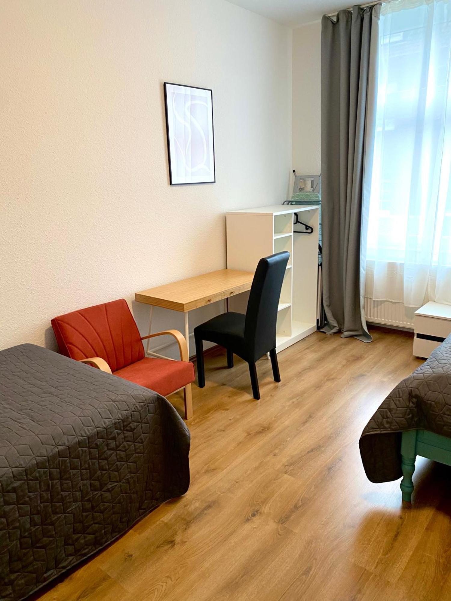 2 Rooms, Free Parking, 25 Min To Duesseldorf, 150 Mbps Wlan Duisburg Eksteriør bilde
