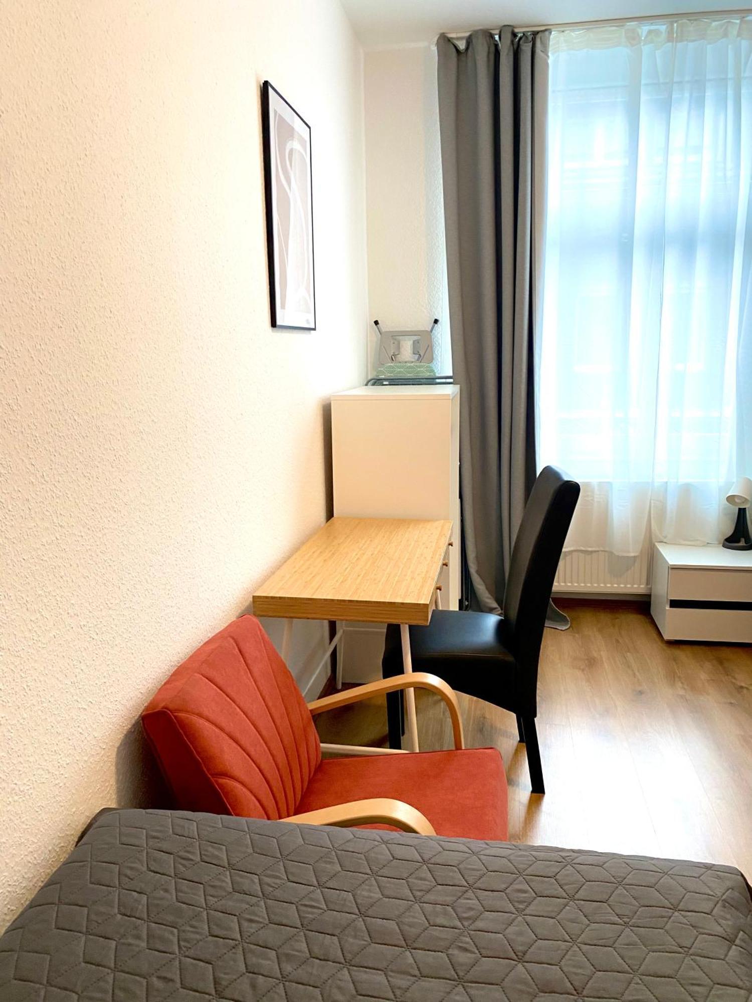 2 Rooms, Free Parking, 25 Min To Duesseldorf, 150 Mbps Wlan Duisburg Eksteriør bilde